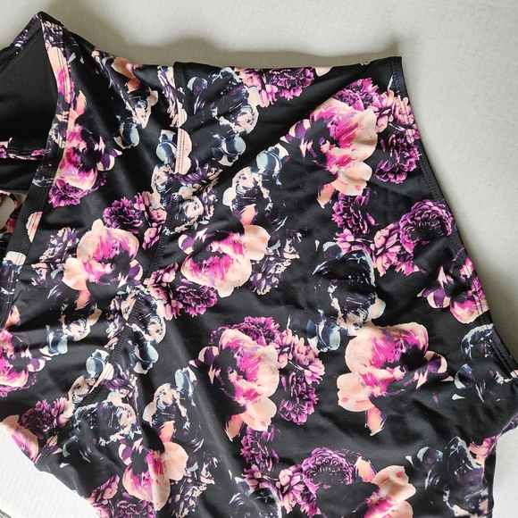 Torrid Pink and Black Floral Strappy One Piece Swimsuit NWT Size 2X - Picture 12 of 14